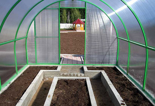 Подготовка на почвата в оранжерията