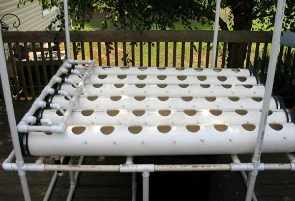 Монтаж на PVC тръби за отглеждане на ягоди